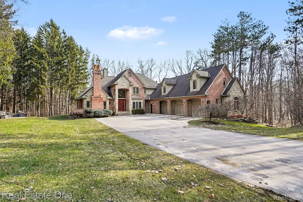 12901 Sleigh Trail Hartland Township, MI 48380