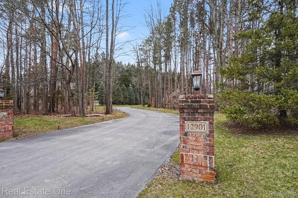 12901 Sleigh Trail Hartland Township, MI 48380