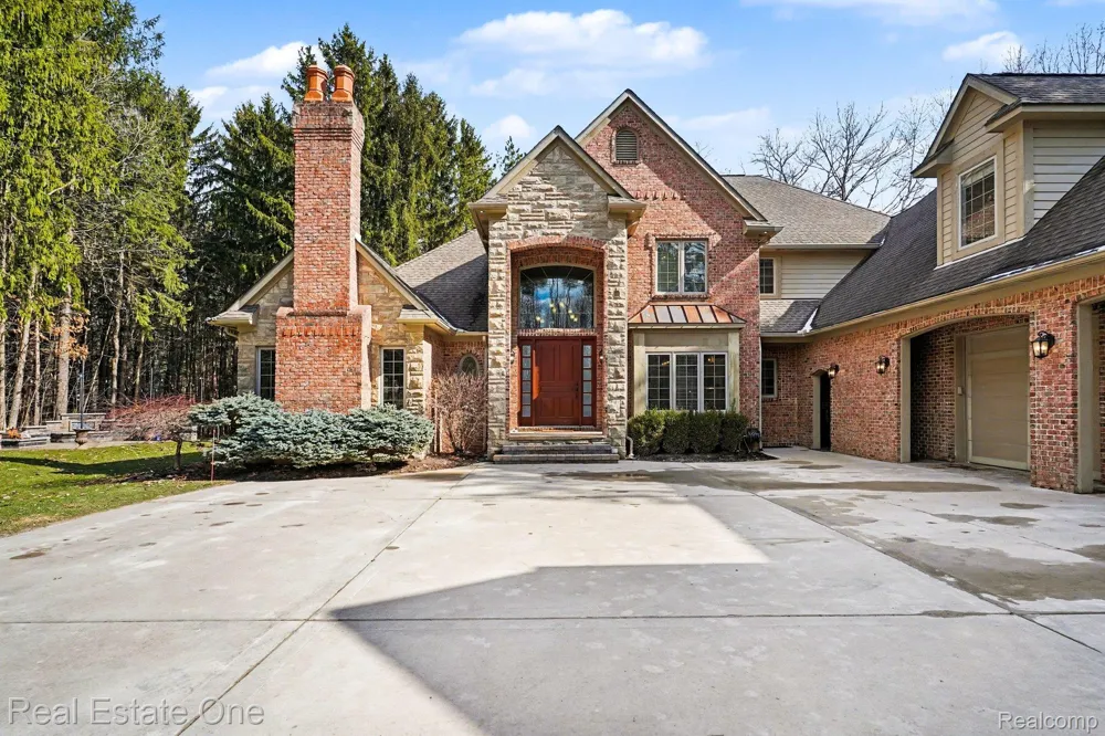 12901 Sleigh Trail Hartland Township, MI 48380
