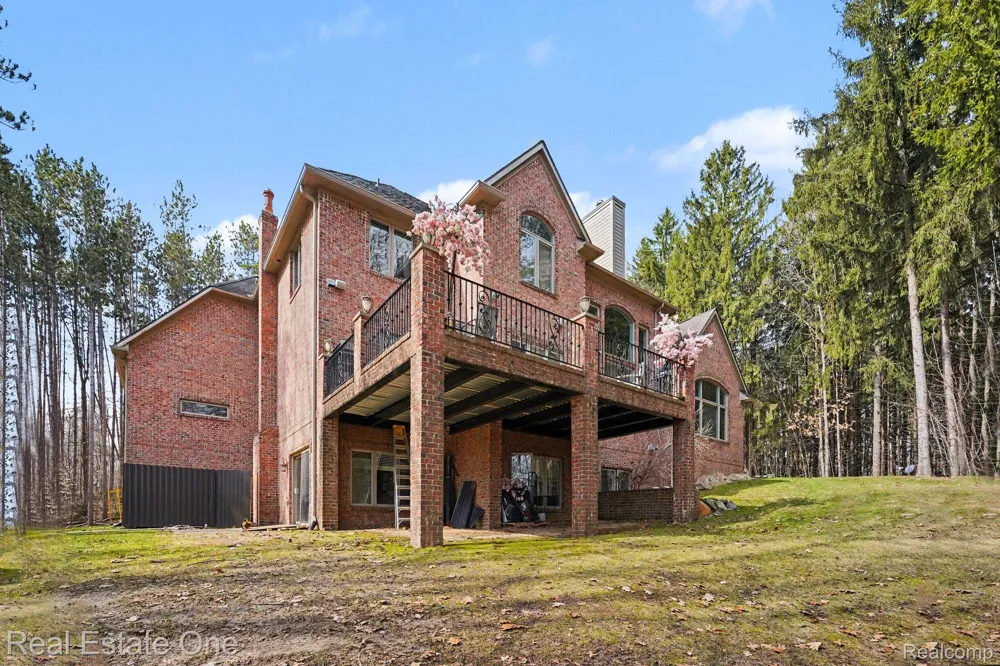 12901 Sleigh Trail Hartland Township, MI 48380