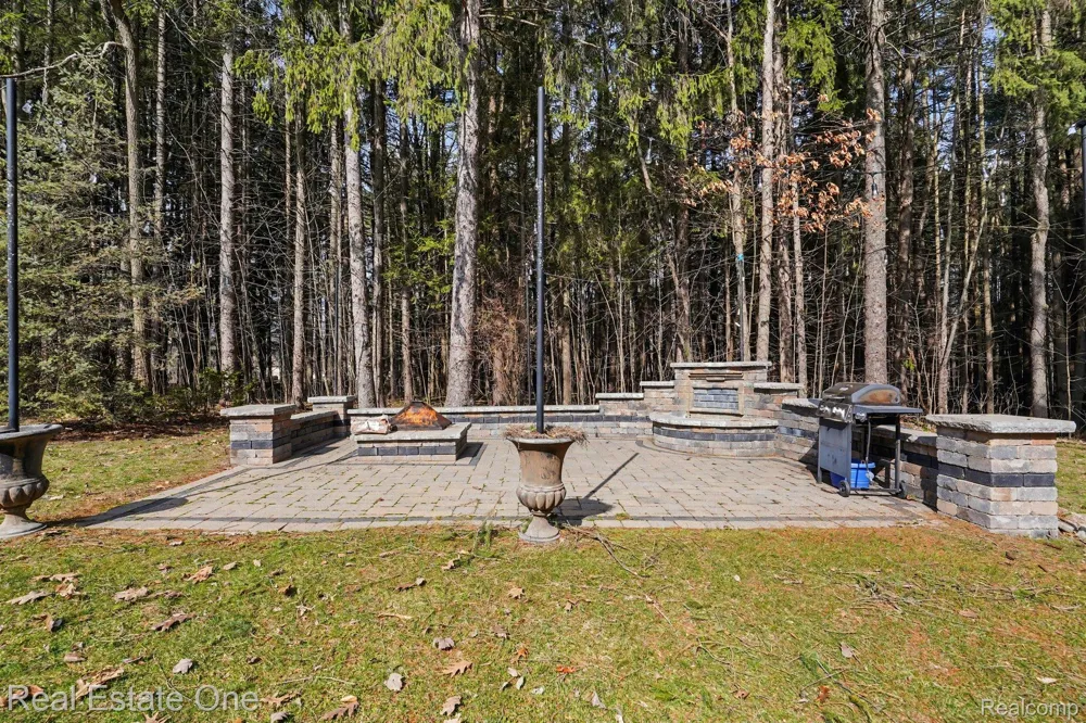 12901 Sleigh Trail Hartland Township, MI 48380