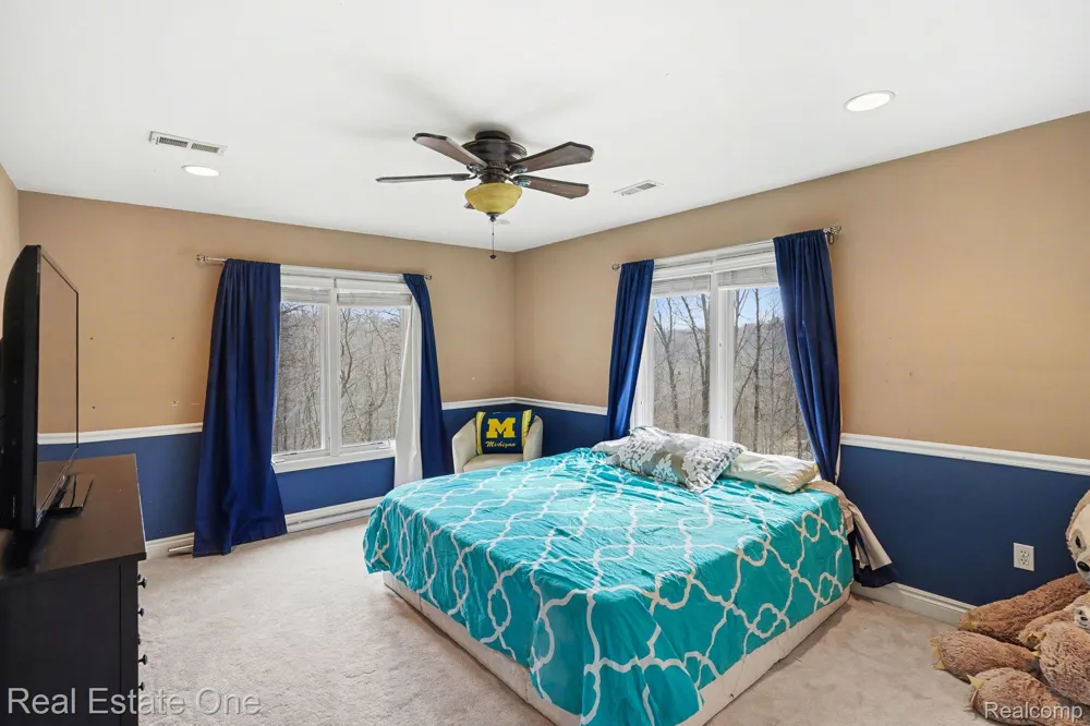 12901 Sleigh Trail Hartland Township, MI 48380