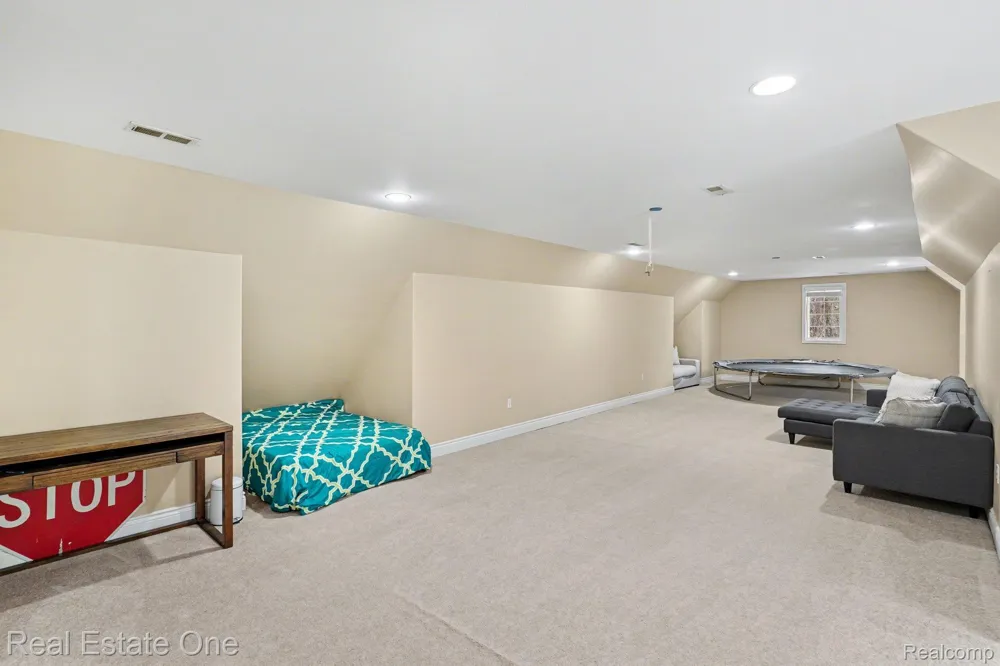 12901 Sleigh Trail Hartland Township, MI 48380