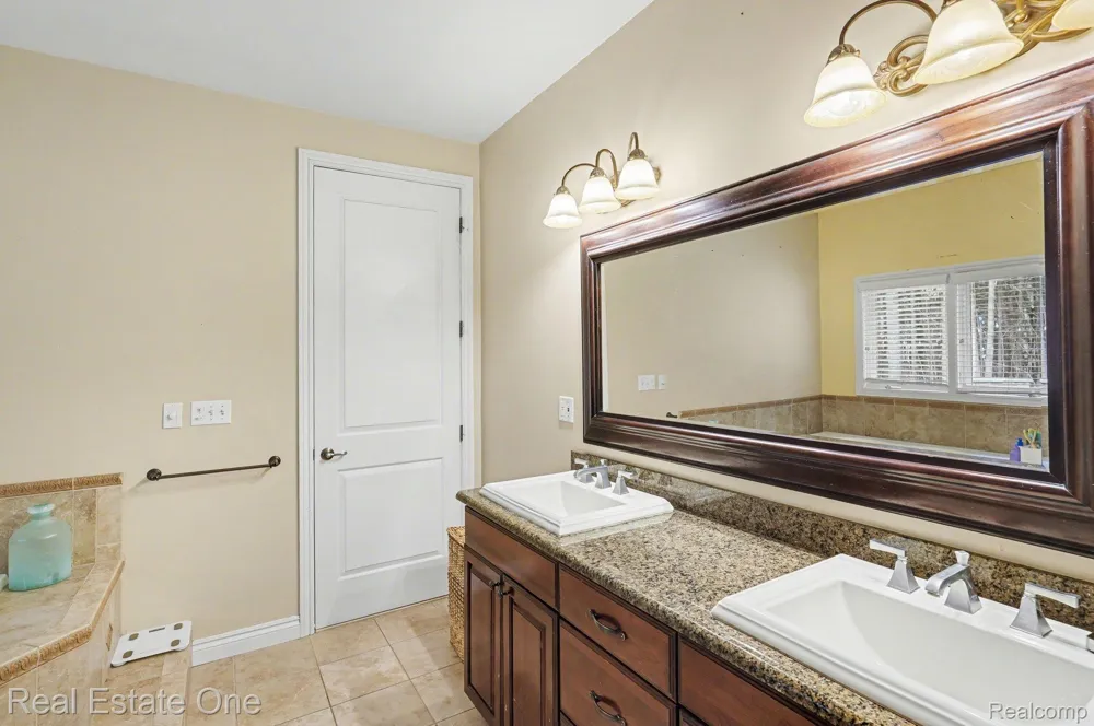 12901 Sleigh Trail Hartland Township, MI 48380