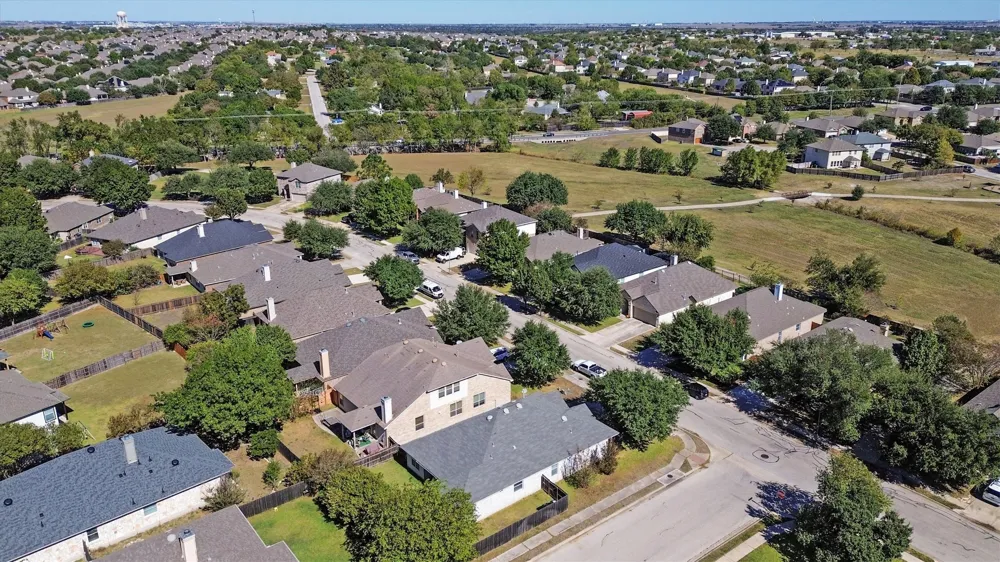 3300 Winding Shore Lane Pflugerville, TX 78660