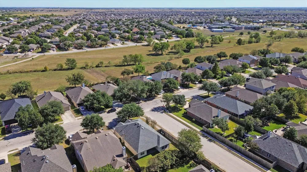 3300 Winding Shore Lane Pflugerville, TX 78660