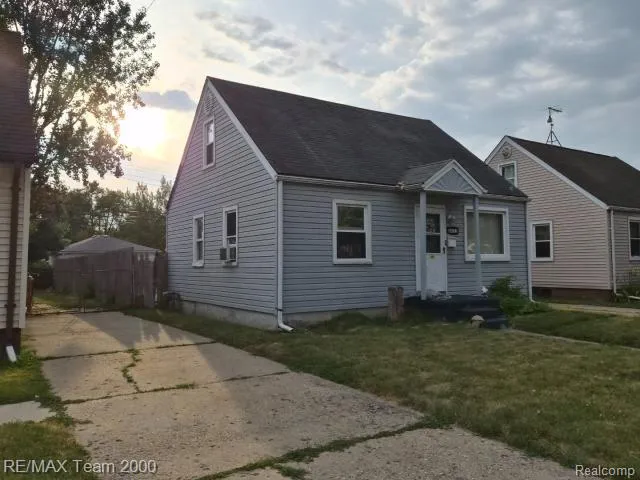 26431 Clancy Street Roseville City, MI 48066