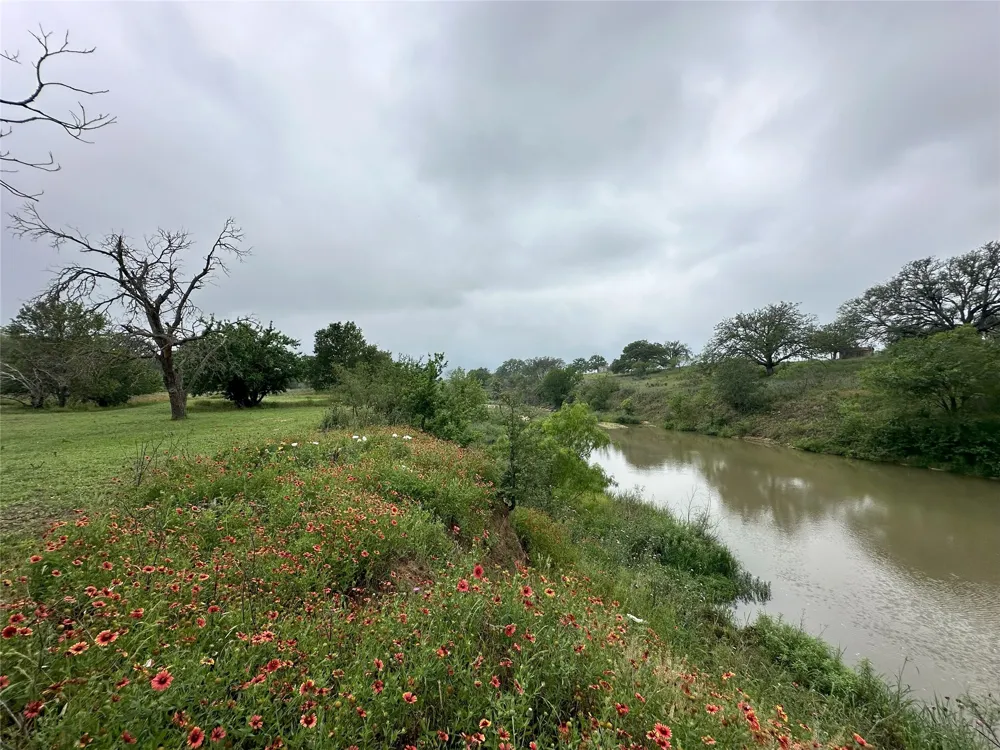 379 Vintners Way Fredericksburg, TX 78624