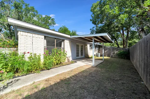1129 W San Antonio Street