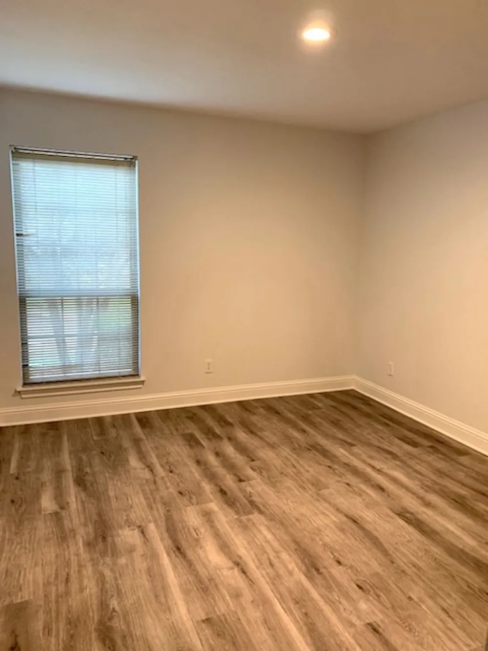 16301 Ledgemont Lane #101 Addison, TX 75001