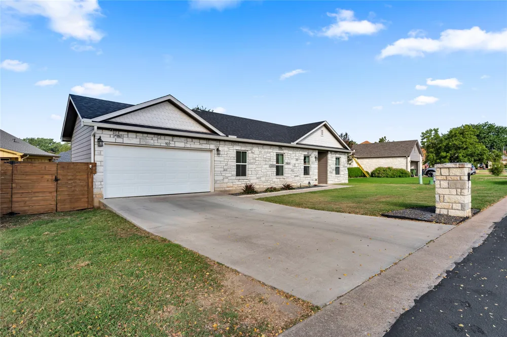 102 Fox Circle Burnet, TX 78611