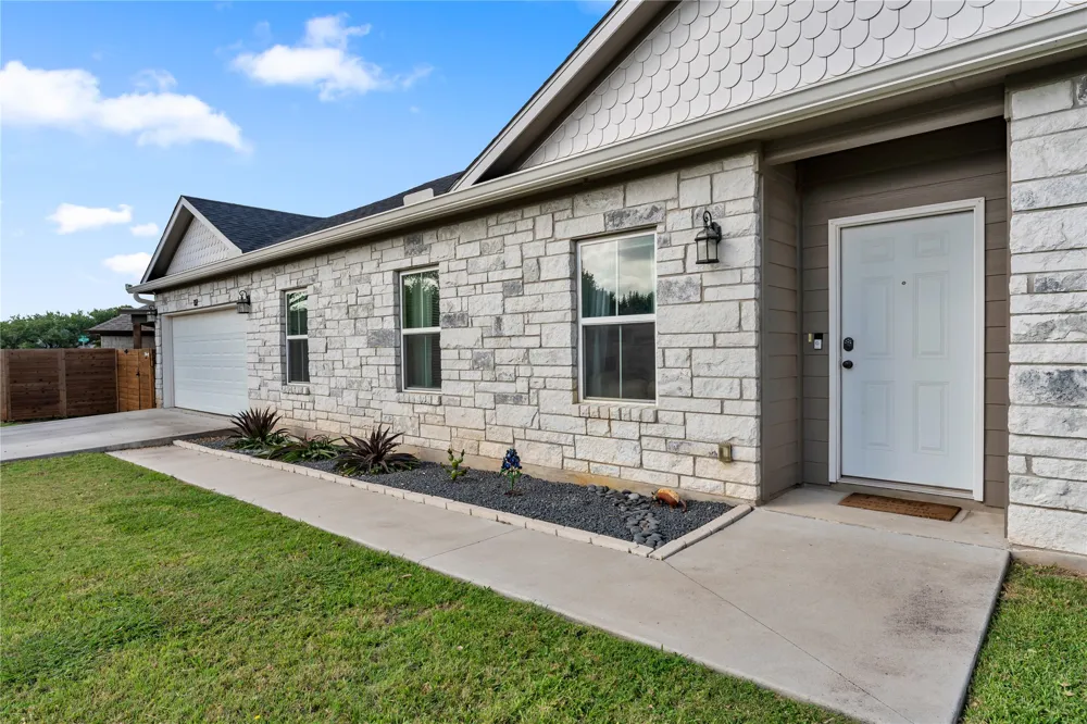 102 Fox Circle Burnet, TX 78611