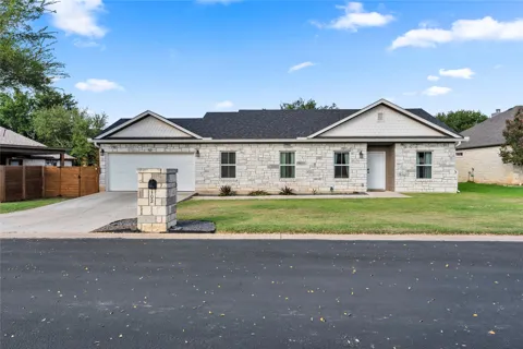 102 Fox Circle