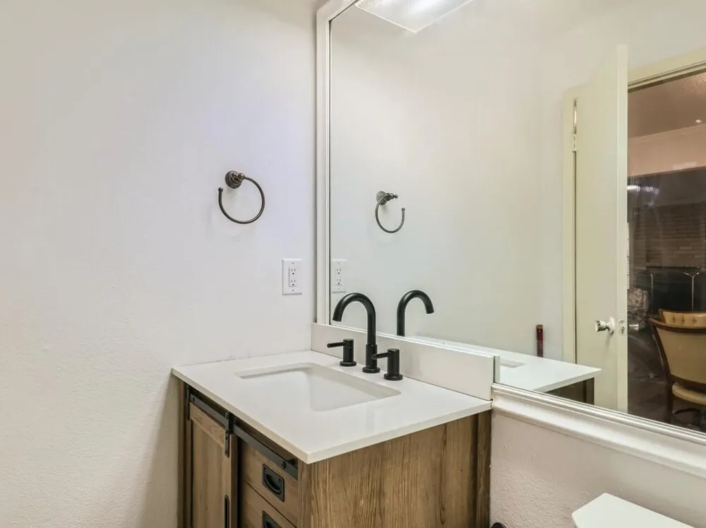 8400 Jamestown Drive #512 Austin, TX 78758