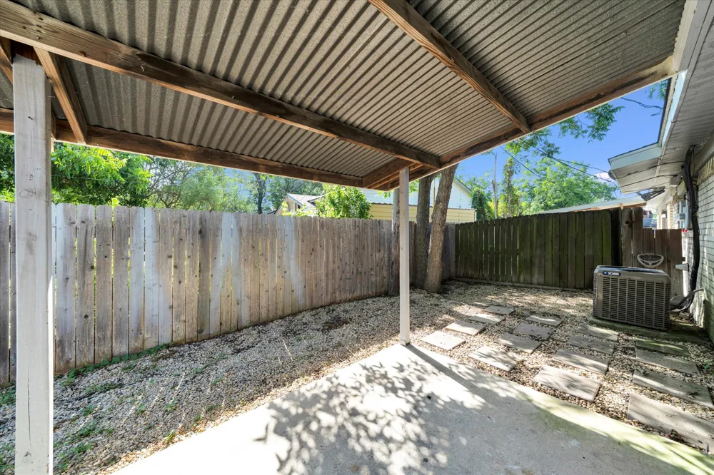1130 Bois D'Arc St Lockhart, TX 78644