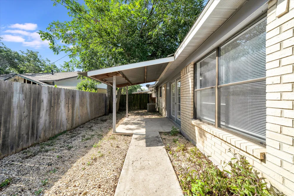 1130 Bois D'Arc St Lockhart, TX 78644
