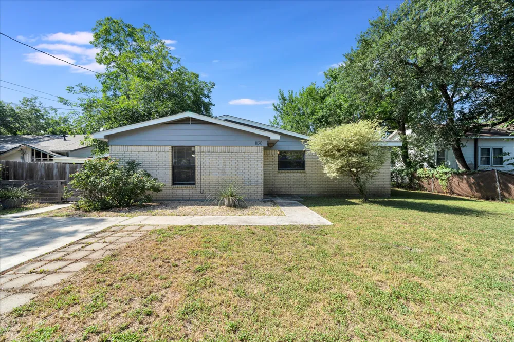 1130 Bois D'Arc St Lockhart, TX 78644