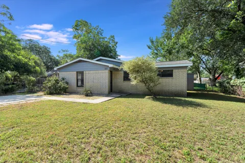 1130 Bois D'Arc St