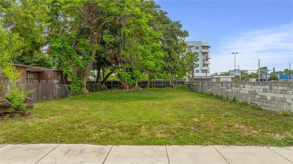 1618 NW 55th St Miami, FL 33142