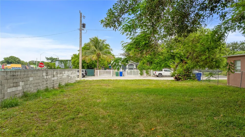 1618 NW 55th St Miami, FL 33142