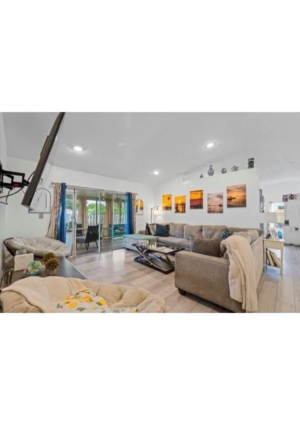 4021 SW 72ND TERRACE Davie, FL 33314