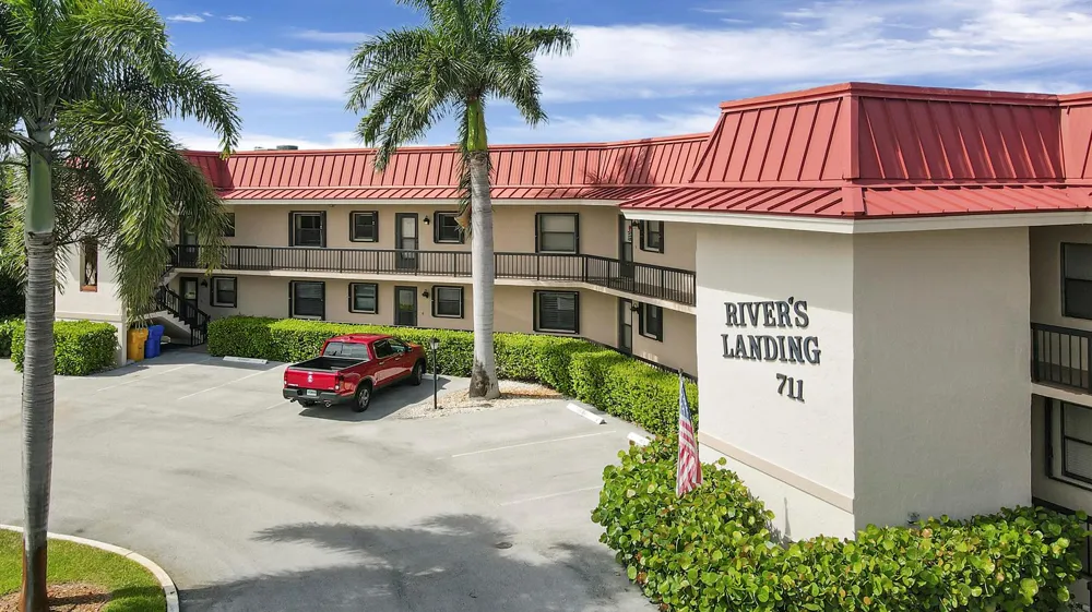 711 Hummingbird Way #201 North Palm Beach, FL 33408