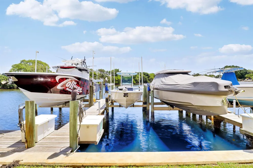 711 Hummingbird Way #201 North Palm Beach, FL 33408