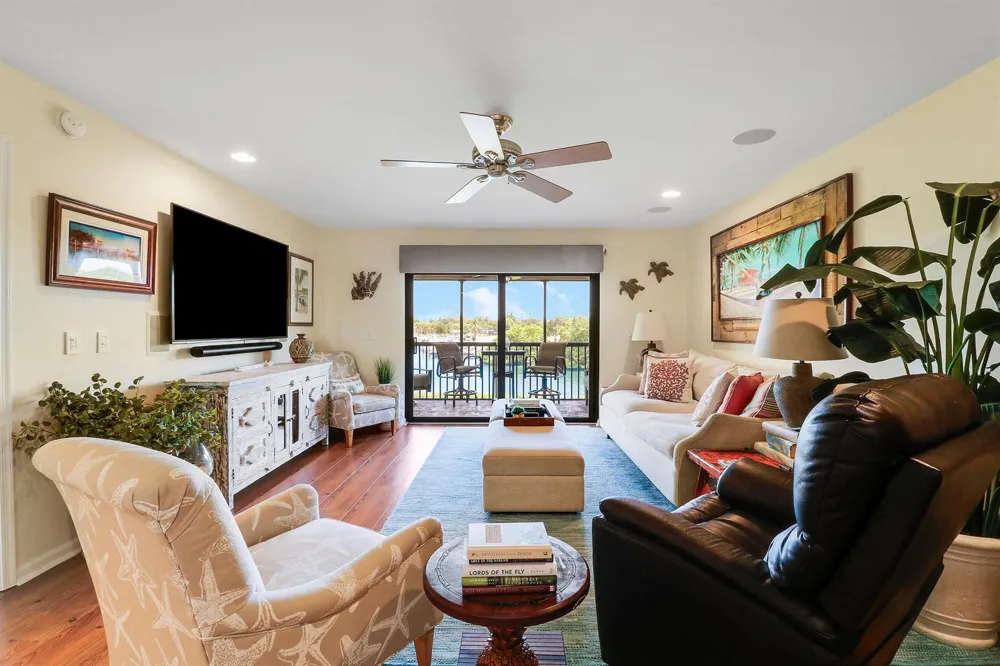 711 Hummingbird Way #201 North Palm Beach, FL 33408