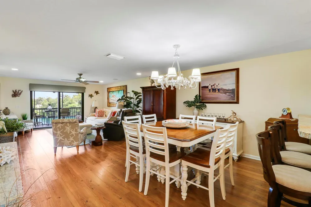 711 Hummingbird Way #201 North Palm Beach, FL 33408
