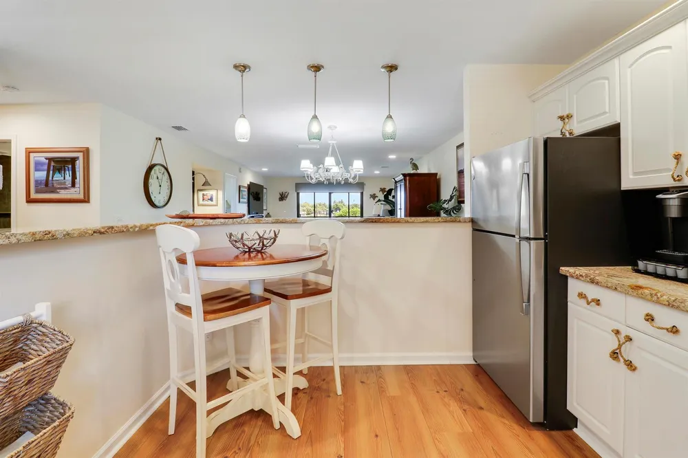 711 Hummingbird Way #201 North Palm Beach, FL 33408