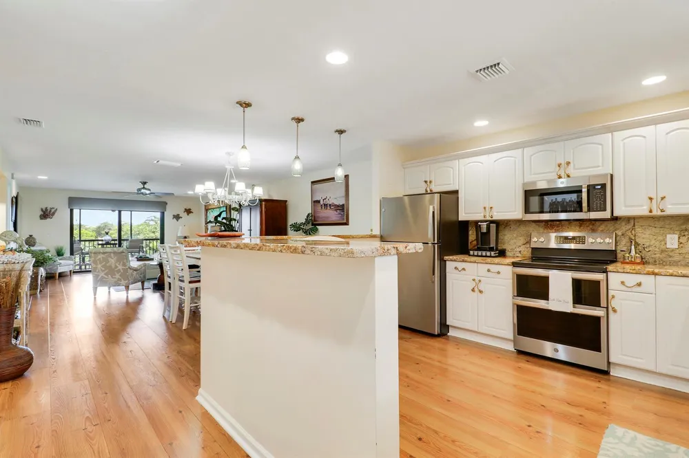 711 Hummingbird Way #201 North Palm Beach, FL 33408