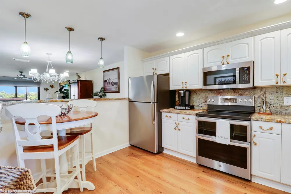 711 Hummingbird Way #201 North Palm Beach, FL 33408