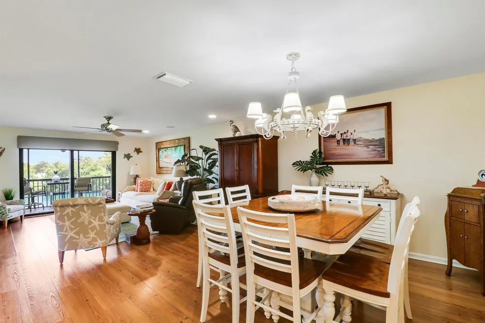 711 Hummingbird Way #201 North Palm Beach, FL 33408