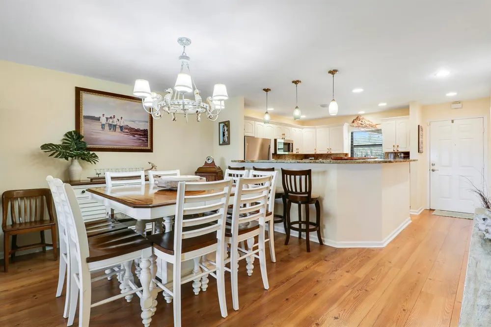 711 Hummingbird Way #201 North Palm Beach, FL 33408
