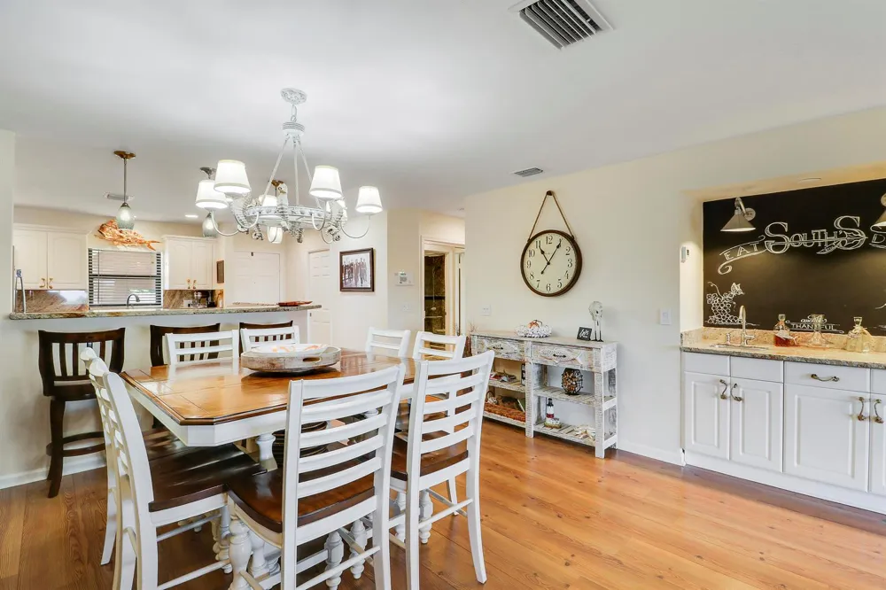 711 Hummingbird Way #201 North Palm Beach, FL 33408