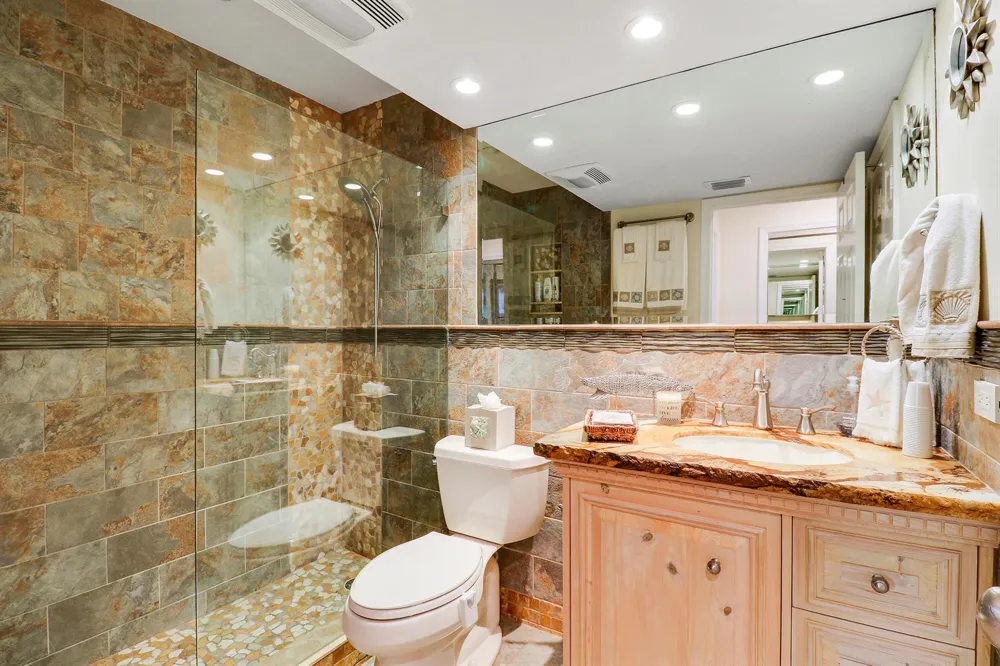 711 Hummingbird Way #201 North Palm Beach, FL 33408