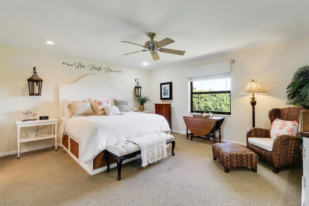 711 Hummingbird Way #201 North Palm Beach, FL 33408