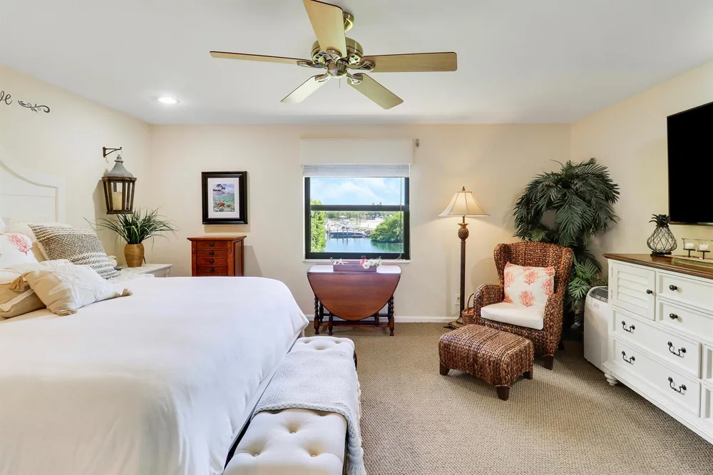 711 Hummingbird Way #201 North Palm Beach, FL 33408