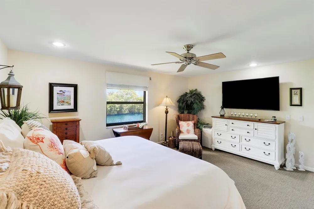 711 Hummingbird Way #201 North Palm Beach, FL 33408