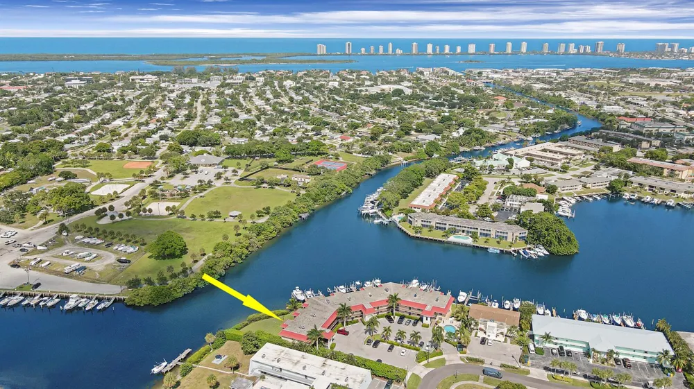711 Hummingbird Way #201 North Palm Beach, FL 33408