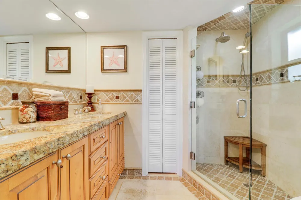 711 Hummingbird Way #201 North Palm Beach, FL 33408