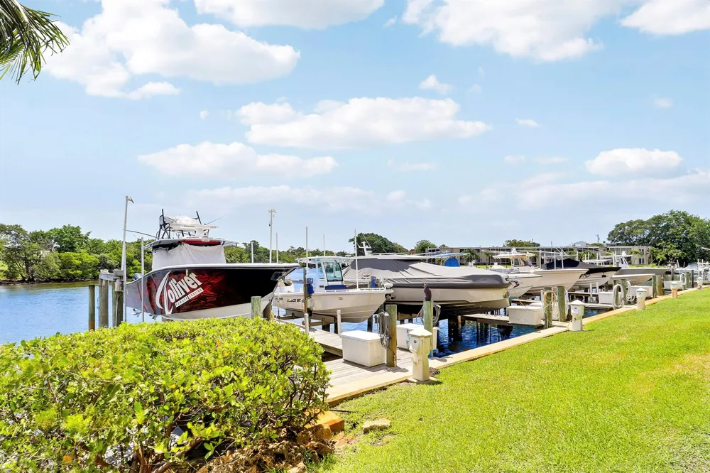 711 Hummingbird Way #201 North Palm Beach, FL 33408
