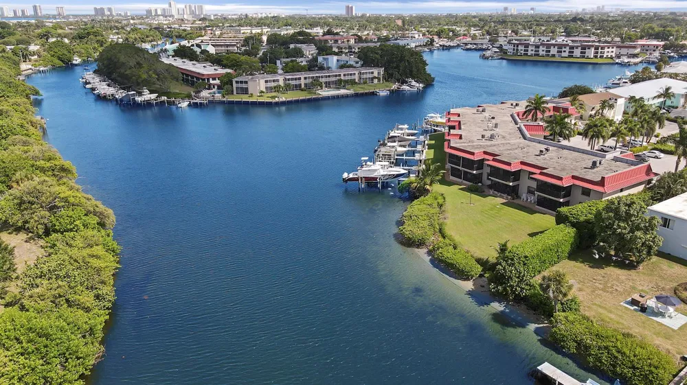 711 Hummingbird Way #201 North Palm Beach, FL 33408