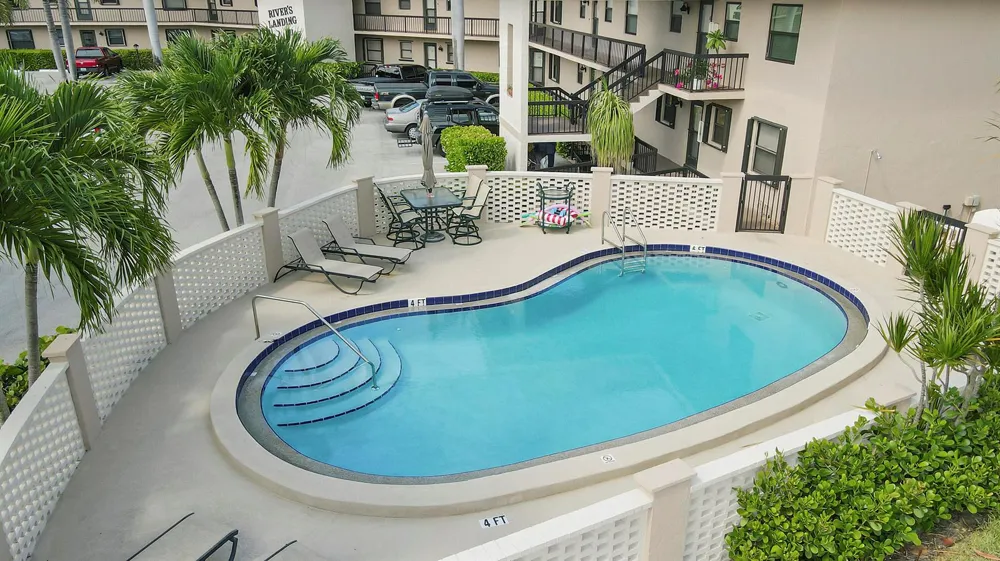 711 Hummingbird Way #201 North Palm Beach, FL 33408