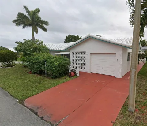 7516 NW 67th Ave