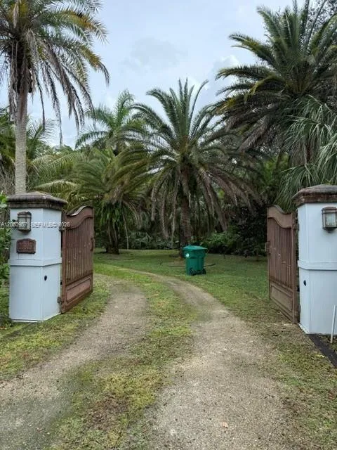 23805 SW 142nd Ave Miami, FL 33032