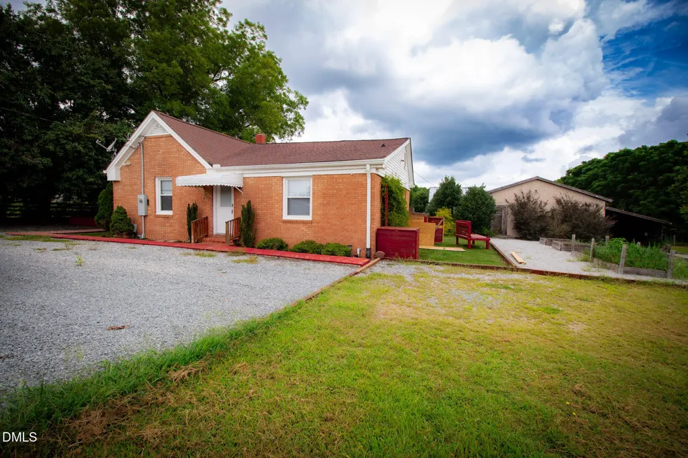 1520 Old Barbour Road Benson, NC 27504