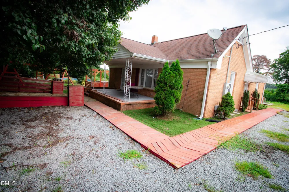 1520 Old Barbour Road Benson, NC 27504