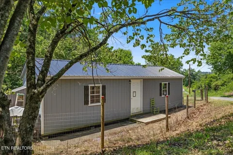 100 County Road 904