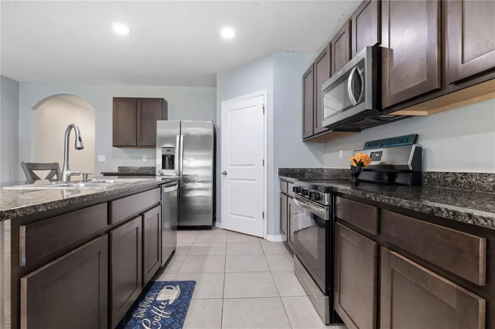 9210 WATOLLA DRIVE Thonotosassa, FL 33592